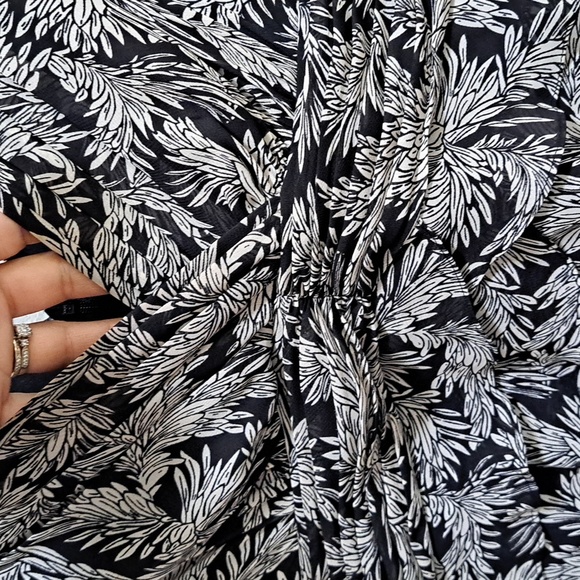 Adrianna Papell Black/White Ruffled Ruched Formal Dress. Size 14 Petite - Picture 2 of 11